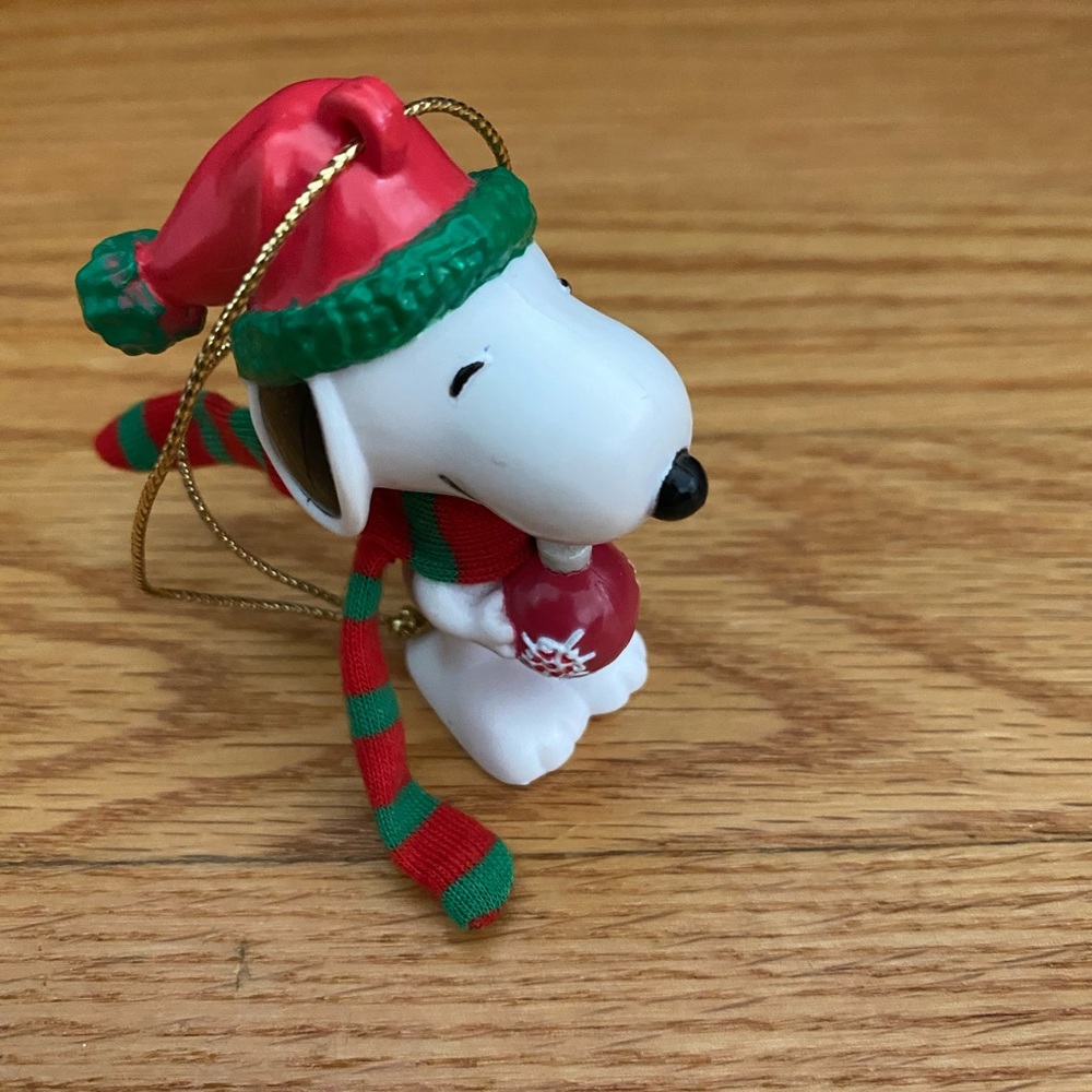 - Snoopy ornament